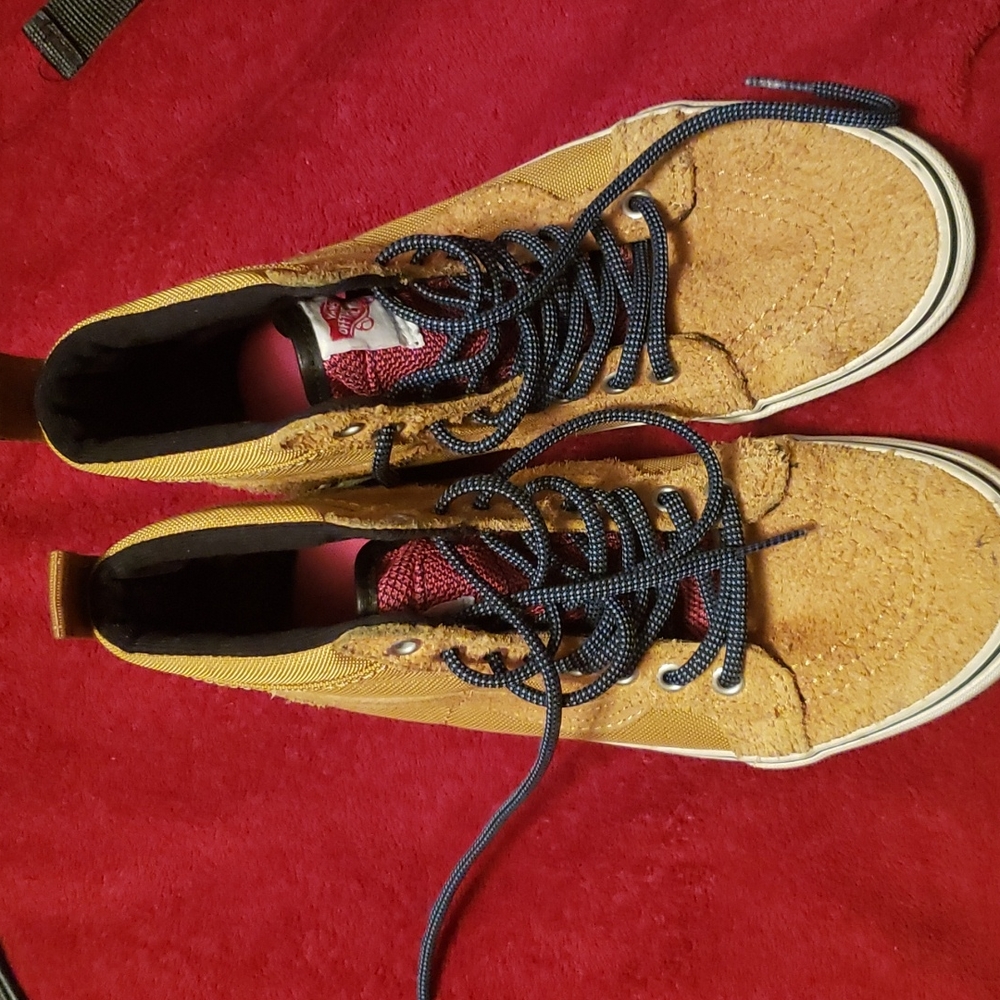 Hightop Vans 6.5 in women & 5.0 in men